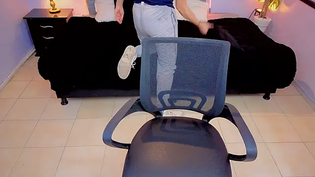 Lana stone  online show from 10/30/25, 03:30