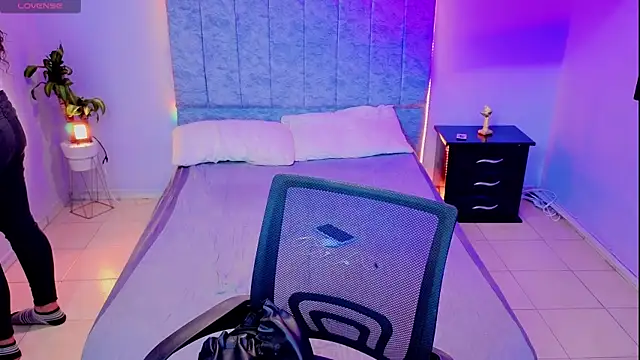 Lana stone  online show from 11/25/25, 03:28