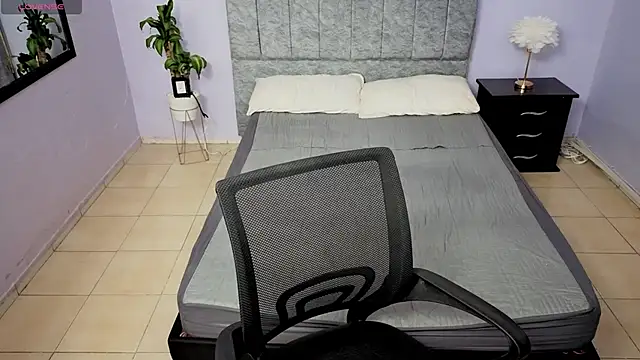 Lana stone  online show from 12/18/25, 03:12