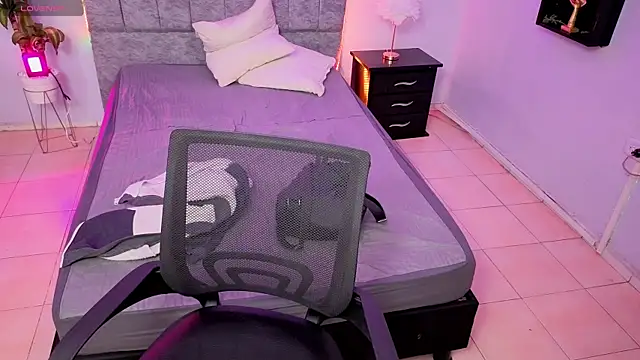 Lana stone  online show from 12/21/25, 03:35