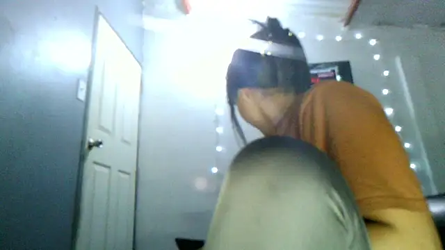 Snapshot of linzeysmith4 chatting on 03/13/26, 03:46 linzeysmith4 online show from 03/13/26, 03:46