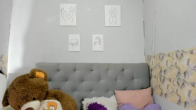 Snapshot of Emma-Wilson chatting on 01/09/25, 04:19 Emma-Wilson online show from 01/09/25, 04:19