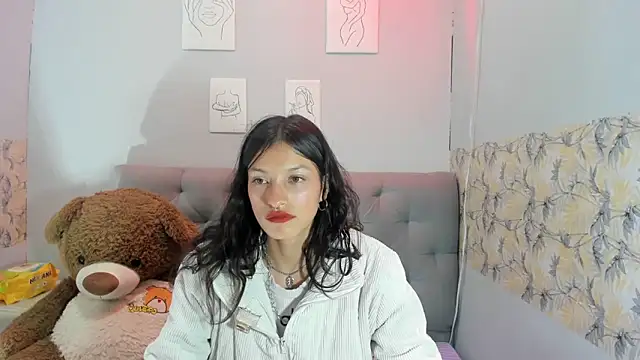 Snapshot of Emma-Wilson chatting on 01/14/25, 04:25 Emma-Wilson online show from 01/14/25, 04:25