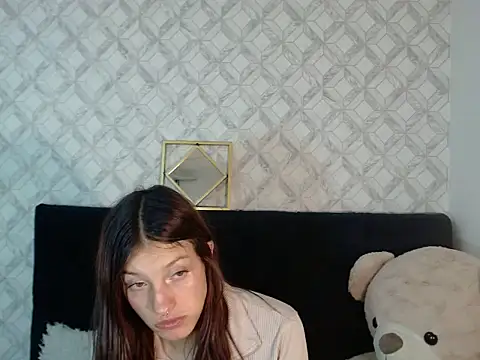 Emma-Wilson online show from 12/05/25, 06:11