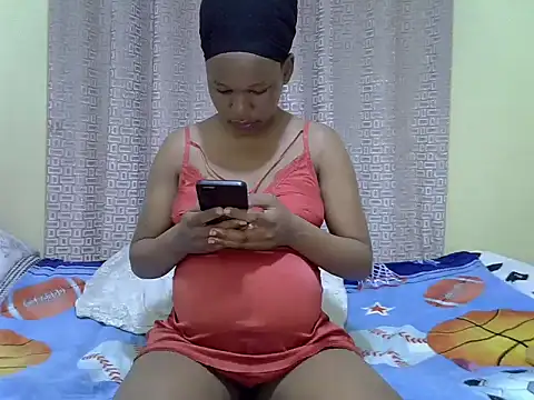 Snapshot of sweet_love002 chatting on 01/12/25, 05:24 sweet love002 online show from 01/12/25, 05:24