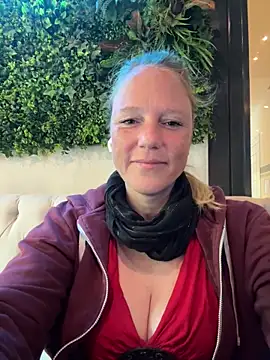 MoniqueLaFee online show from 09/27/25, 07:57