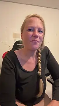 MoniqueLaFee online show from 07/27/26, 02:40