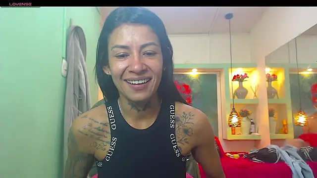 Snapshot of lorenapinto chatting on 05/25/26, 04:07 lorenapinto online show from 05/25/26, 04:07