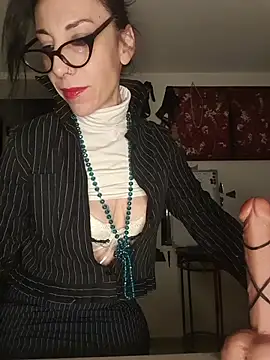 Snapshot of freyamoret chatting on 05/07/26, 02:17 freyamoret online show from 05/07/26, 02:17