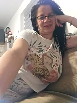 KristenVega online show from 11/17/25, 07:52