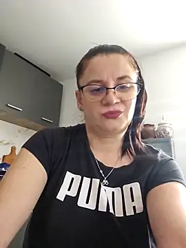 Snapshot of KristenVega chatting on 12/15/25, 10:19 KristenVega online show from 12/15/25, 10:19