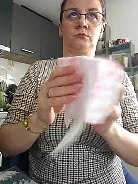 Snapshot of KristenVega chatting on 12/17/25, 09:37 KristenVega online show from 12/17/25, 09:37