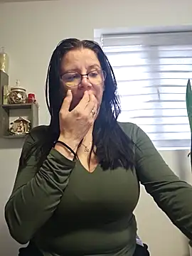 Snapshot of KristenVega chatting on 02/17/26, 09:28 KristenVega online show from 02/17/26, 09:28