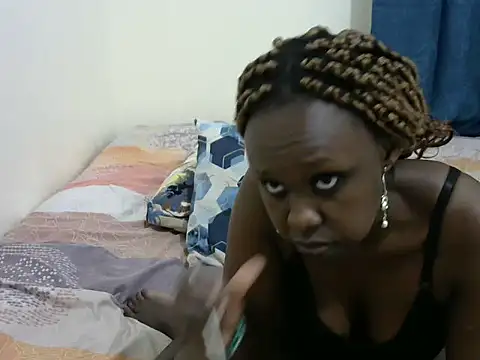 Snapshot of Kariselle- chatting on 01/25/25, 03:30 Kariselle- online show from 01/25/25, 03:30