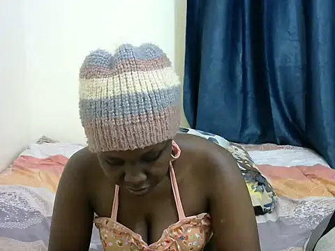 Snapshot of Kariselle- chatting on 02/27/25, 03:37 Kariselle- online show from 02/27/25, 03:37