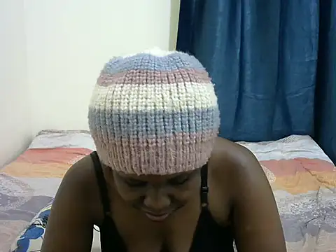 Snapshot of Kariselle- chatting on 03/10/25, 06:01 Kariselle- online show from 03/10/25, 06:01
