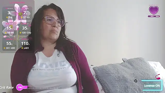 Snapshot of honeyhot_paty chatting on 09/13/25, 07:13 honeyhot paty online show from 09/13/25, 07:13