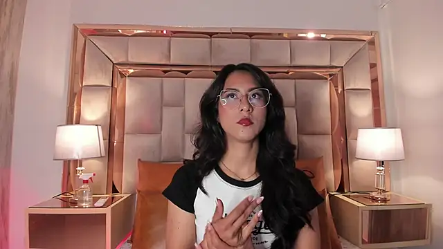 DaraBeckett online show from 01/18/25, 12:04