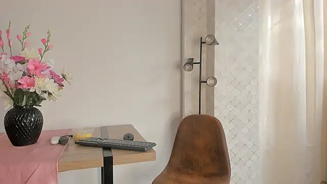 DaraBeckett online show from 09/13/25, 12:05