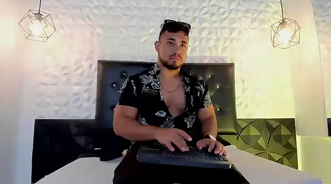 BrianMalonee online show from 02/07/25, 01:43