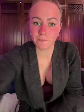 selenaluvv online show from 03/18/26, 03:37