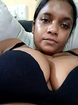 Indianqueen03 online show from 03/18/26, 06:44