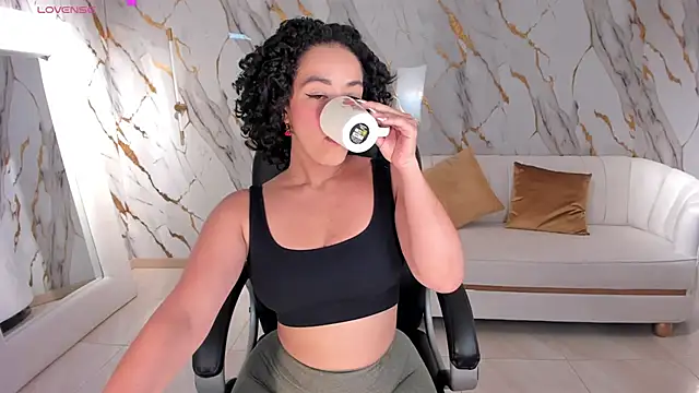 AlessaRomero online show from 03/10/25, 07:29