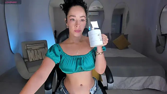 AlessaRomero online show from 10/16/25, 07:15