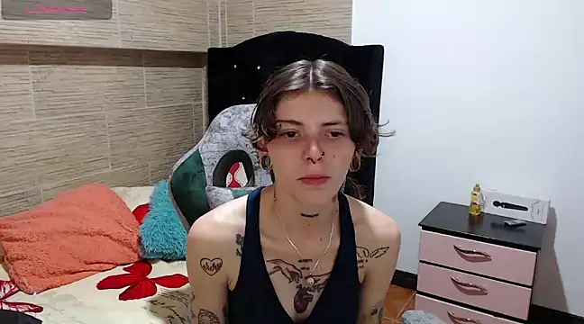 Snapshot of pretty_cristal69 chatting on 12/08/24, 09:08 pretty cristal69 online show from 12/08/24, 09:08