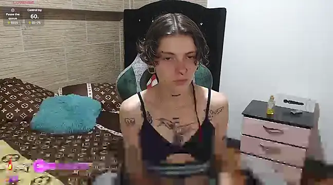 Snapshot of pretty_cristal69 chatting on 12/13/24, 04:11 pretty cristal69 online show from 12/13/24, 04:11