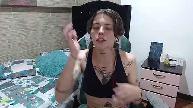 Snapshot of pretty_cristal69 chatting on 12/14/24, 10:39 pretty cristal69 online show from 12/14/24, 10:39