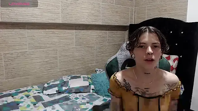 Snapshot of pretty_cristal69 chatting on 12/15/24, 08:25 pretty cristal69 online show from 12/15/24, 08:25