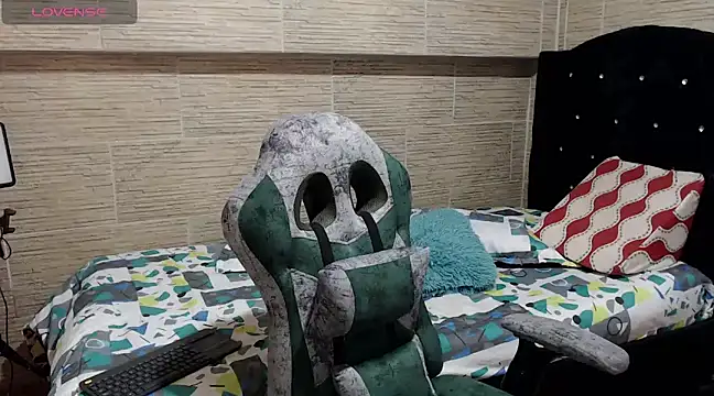 Snapshot of pretty_cristal69 chatting on 12/16/24, 02:57 pretty cristal69 online show from 12/16/24, 02:57