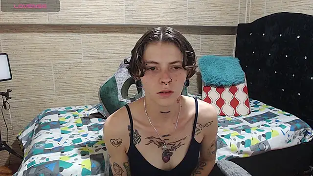 Snapshot of pretty_cristal69 chatting on 12/21/24, 01:15 pretty cristal69 online show from 12/21/24, 01:15