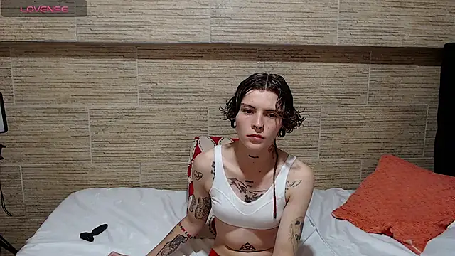 Snapshot of pretty_cristal69 chatting on 02/08/25, 11:45 pretty cristal69 online show from 02/08/25, 11:45