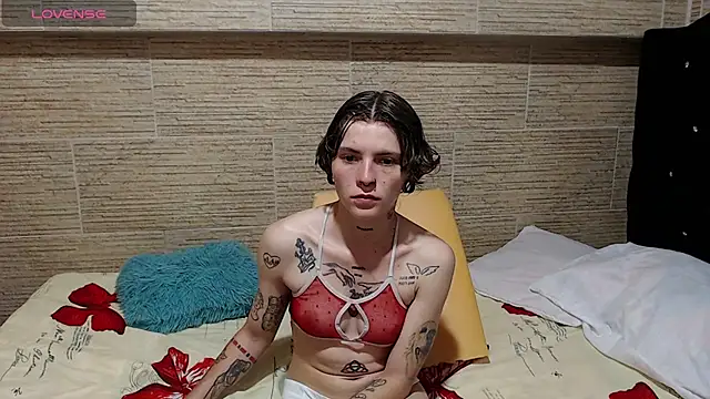 Snapshot of pretty_cristal69 chatting on 02/10/25, 10:51 pretty cristal69 online show from 02/10/25, 10:51