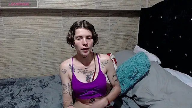 Snapshot of pretty_cristal69 chatting on 02/22/25, 10:42 pretty cristal69 online show from 02/22/25, 10:42