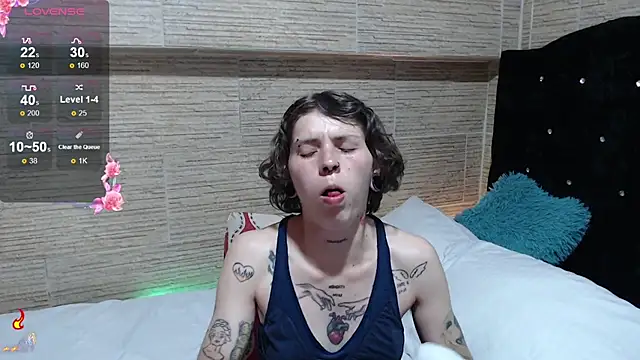 Snapshot of pretty_cristal69 chatting on 09/24/25, 02:04 pretty cristal69 online show from 09/24/25, 02:04