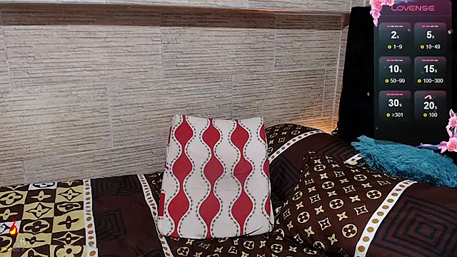 Snapshot of pretty_cristal69 chatting on 10/09/25, 11:52 pretty cristal69 online show from 10/09/25, 11:52