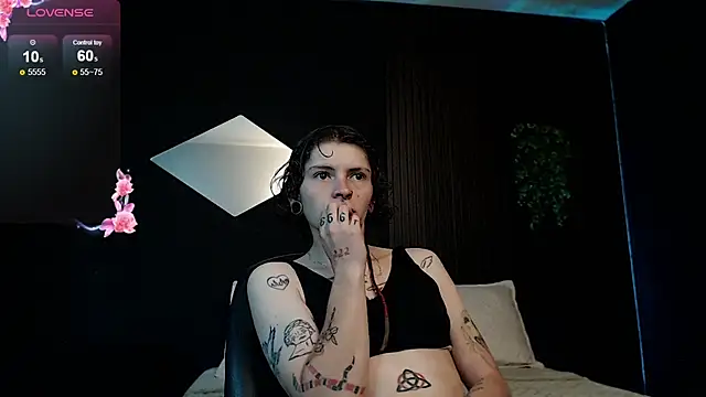 pretty cristal69 online show from 02/13/26, 12:56