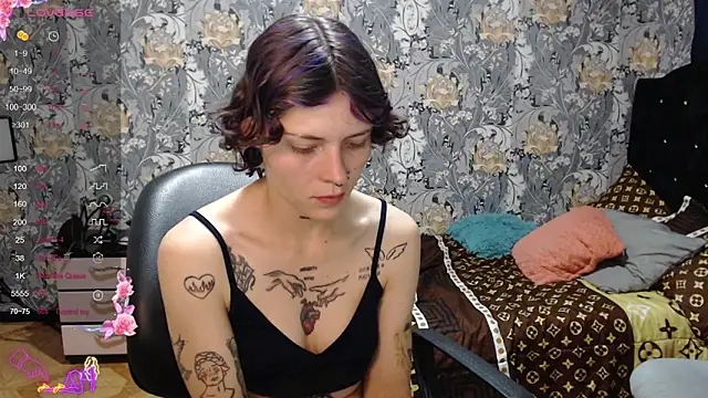 Snapshot of pretty_cristal69 chatting on 04/23/26, 11:18 pretty cristal69 online show from 04/23/26, 11:18