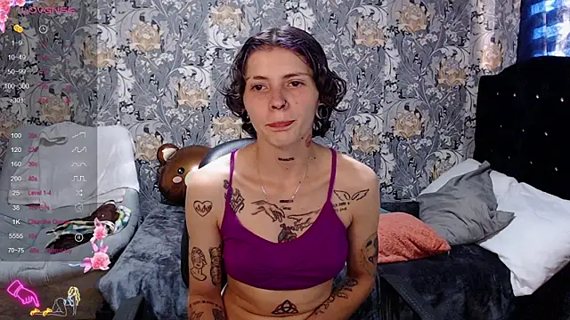 Snapshot of pretty_cristal69 chatting on 05/04/26, 09:33 pretty cristal69 online show from 05/04/26, 09:33