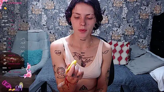 Snapshot of pretty_cristal69 chatting on 06/24/26, 12:20 pretty cristal69 online show from 06/24/26, 12:20