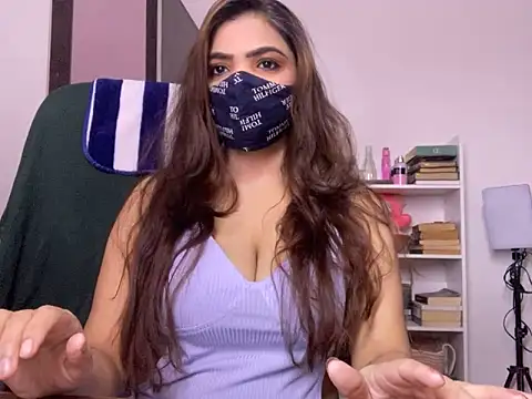 Snapshot of Fantastic_ruby chatting on 10/31/25, 05:58 Fantastic ruby online show from 10/31/25, 05:58