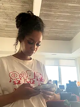 Your Paris online show from 12/19/25, 04:58