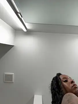 Your Paris online show from 03/13/26, 05:36