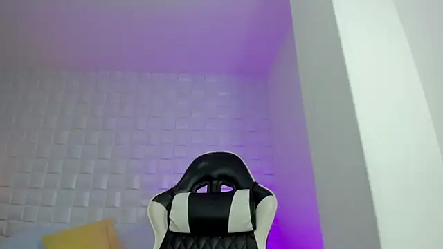 iris torrez  online show from 04/20/26, 12:41