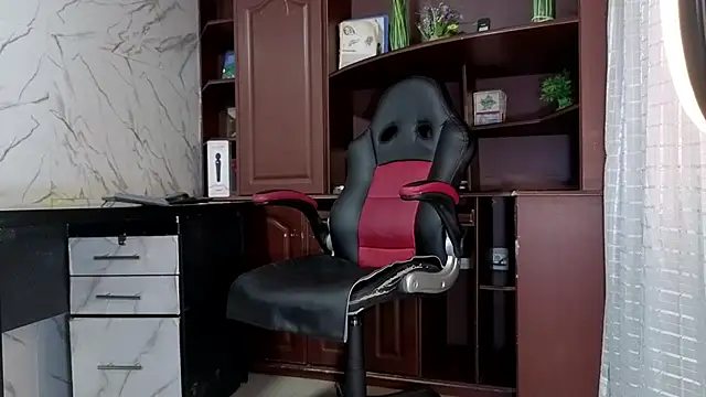 MissEscarleth online show from 11/28/25, 02:47