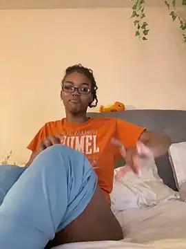 Snapshot of magicalc00ch chatting on 02/12/25, 12:12 magicalc00ch online show from 02/12/25, 12:12