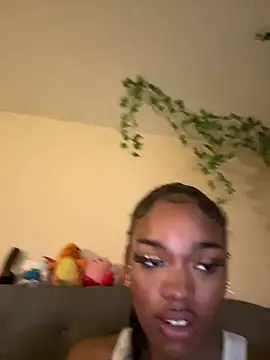 Snapshot of magicalc00ch chatting on 02/19/25, 06:22 magicalc00ch online show from 02/19/25, 06:22